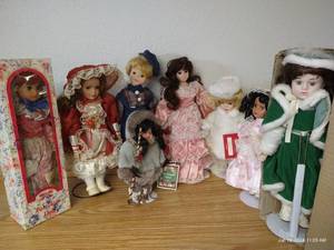 lot 392 image: Eight Porcelain Dolls w Stands