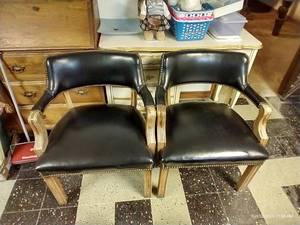 lot 393 image: Upholstered Chairs
