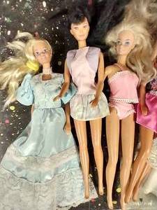 lot 403 image: Ten Barbie (or related) Dolls