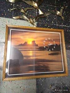lot 408 image: Brass Sea Gulls & Ocean Clock