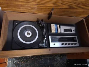 lot 415 image: Magnavox Record Console