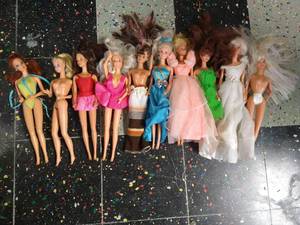 lot 424 image: Ten Barbies (or related)