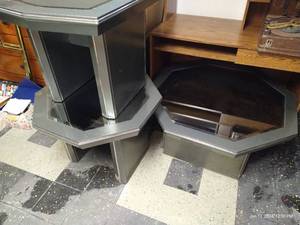 lot 427 image: Two End Tables & Coffee Table