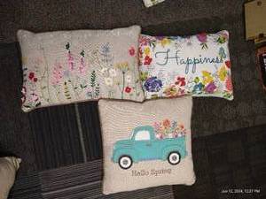 lot 429 image: Three Decorative PIllows