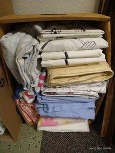 lot 435 image: Box of Twin Sheet Sets