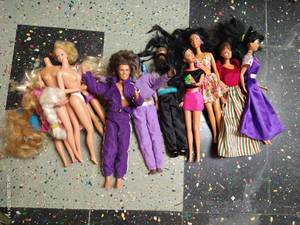 lot 437 image: Barbie Lot