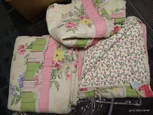 lot 447 image: Laura Ashely Full Quilt w Two Shams