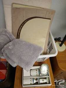 lot 448 image: Japanese Bathroom Set w Plush Bathmats