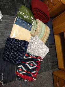 lot 452 image: Seven Blankets