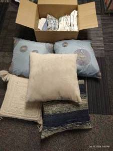 lot 460 image: Decorative Pillows & Valences