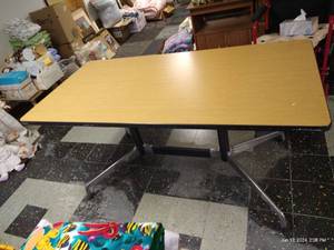 lot 489 image: Heavy Metal Table