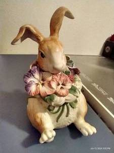 lot 499 image: Fitz & Floyd Rabbit Cookie Jar