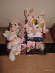 lot 501 image: Spring & Easter Themed Towels & Decor