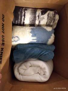 lot 516 image: Four Thick, Soft Blankets