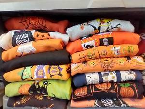lot 536 image: (14) Halloween Sweatshirts