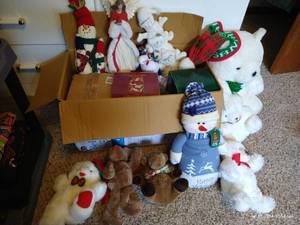 lot 538 image: Box of Christmas Decor - Bears, Snowmen, Etc