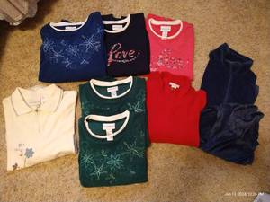 lot 556 image: (8) Alfred Dunner Shirts