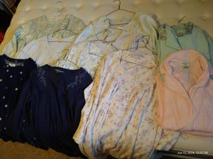 lot 559 image: Nightgown & PJ Lot (10)