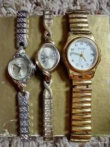 lot 560 image: (3) Bulova Watches