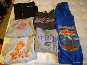 lot 566 image: (6) Sweatshirts & NWT Braves Winter Cap