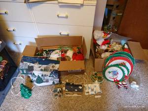 lot 567 image: Huge Christmas Lot - Light Up Houses, Knick Knacks, Etc
