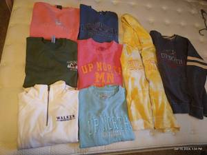 lot 570 image: (10) Minnesota Sweatshirts & Hoodies