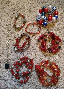 lot 572 image: (8) Bracelets