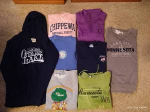 lot 573 image: (8) Minnesota Sweatshirts & Hoodies