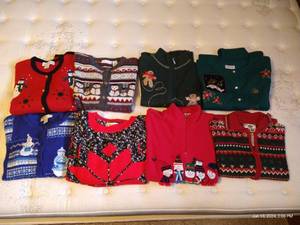 lot 582 image: (8) Christmas Sweaters - Mostly Knit