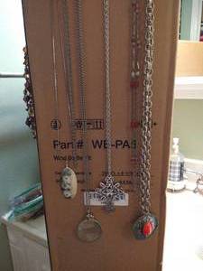 lot 587 image: (6) Necklaces