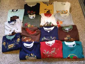 lot 588 image: (15) Fall Sweatshirts - Very Nice