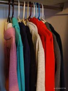 lot 589 image: (10) Hoodies