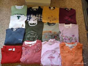 lot 592 image: (16) Every Day Sweatshirts