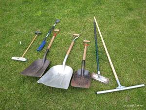 lot 612 image: Miscellaneous Shovels & Tools