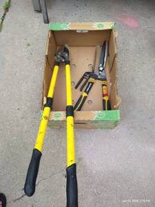 lot 614 image: Hedge & Branch Trimmers