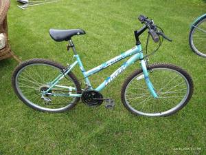 lot 616 image: Huffy Superia Bike