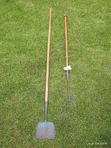 lot 617 image: (2) Yard Tools - Ice Chipper & Homemade ForkTrident