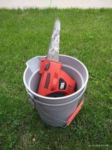 lot 620 image: Black & Decker Navigator Saw
