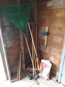 lot 645 image: Long-Handled Tools