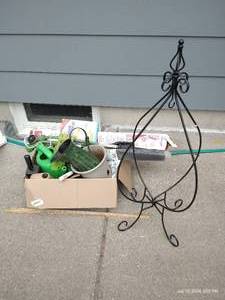 lot 648 image: Planters Lot - Hanger & Box of Items