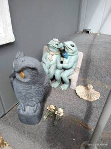 lot 651 image: Garden Figures - Frogs & Owl
