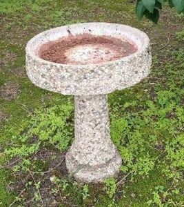 lot 653 image: Heavy Concrete Bird Bath