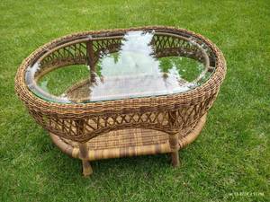 lot 658 image: Gorgeous Wicker & Glass Outdoor Table