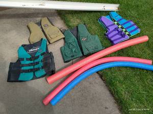 lot 663 image: (4) Life Jackets  Pool Noodles