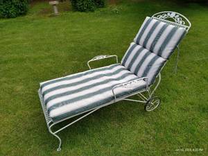 lot 664 image: Metal Adjustable Deck ChairRecliner