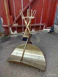 lot 669 image: Nice Brass Fireplace Set