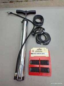 lot 670 image: Bicycle Accessories Lot