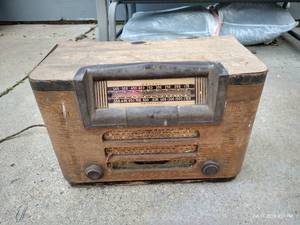 lot 671 image: Antique Radio For Decoration