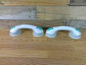 lot 76 image: Set of 2 Glass Carrying Handles