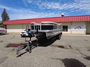 lot 1 image: 2012 Harris Grand Mariner SEL 250 Pontoon Boat